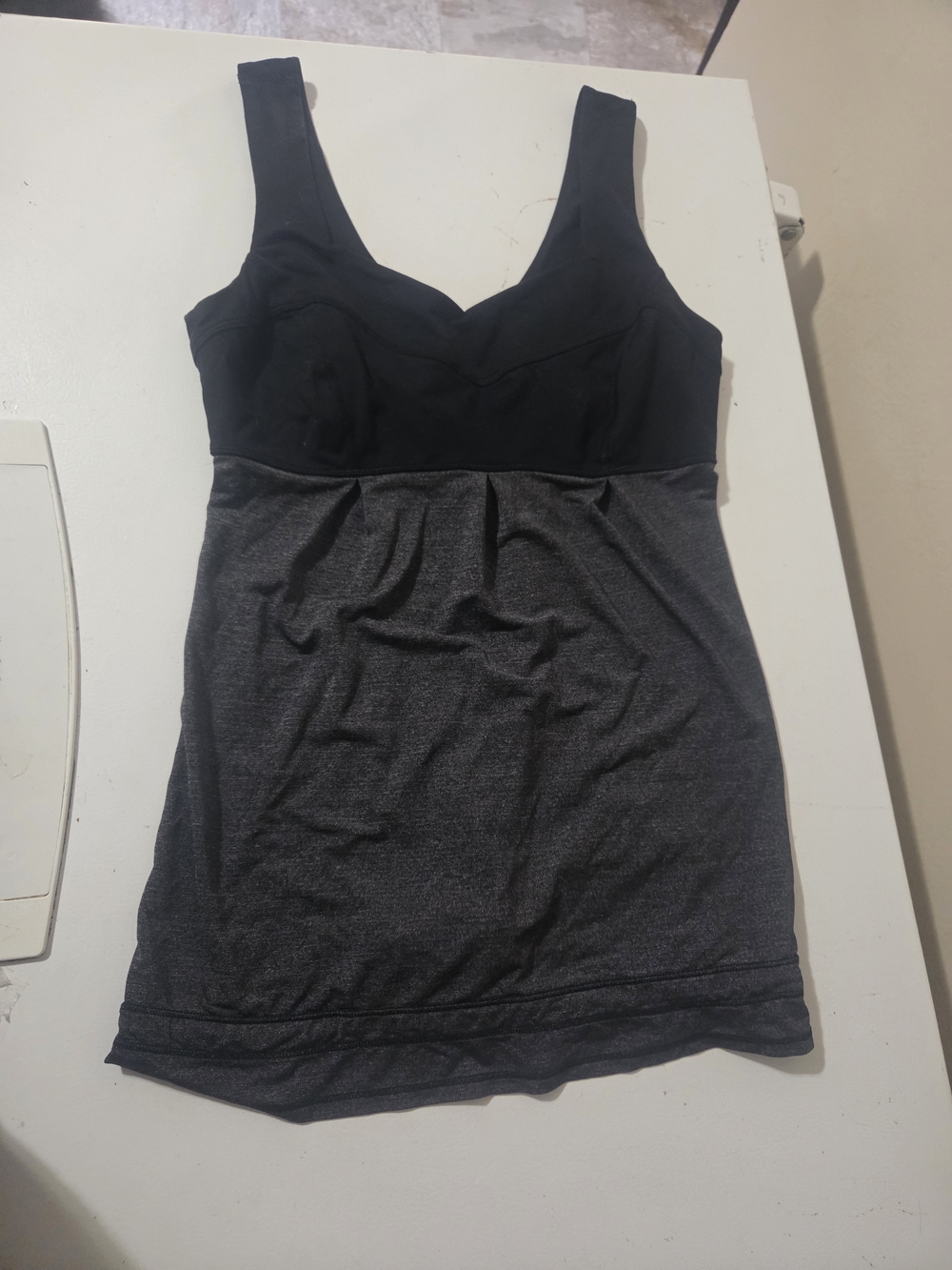 Lululemon Run Tame Me Athletic Tank Top Sz 6 Black Grey